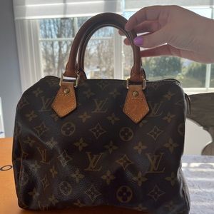 Authentic Louis Vuitton Monogram Speedy 25 Bag